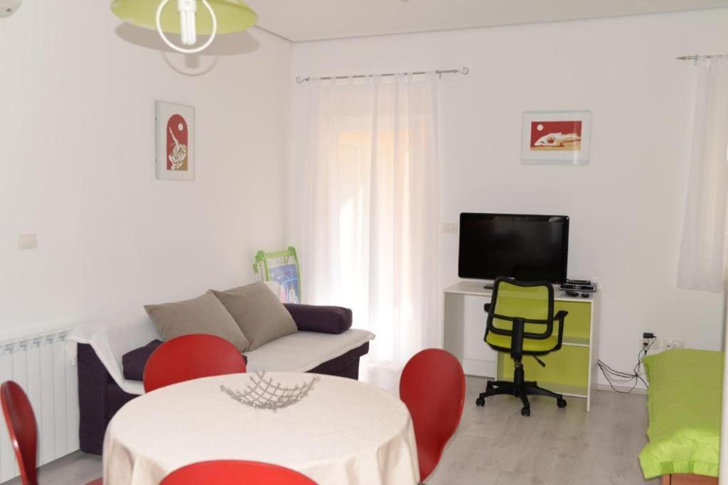 San Lorenzo Apartments Ловречица Экстерьер фото